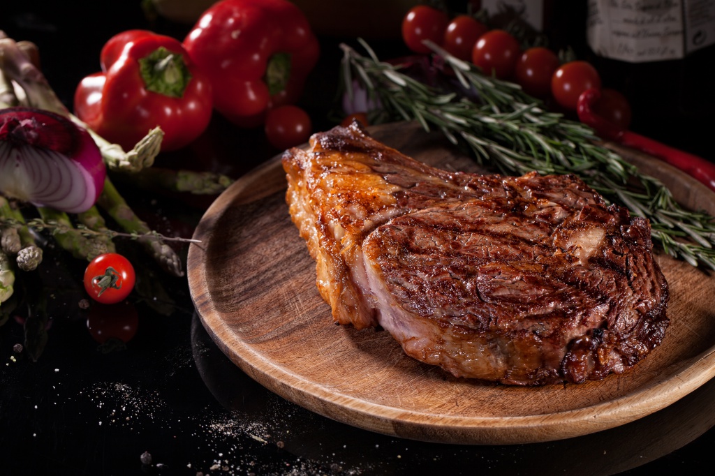 Говяжий стейк с копченой солью